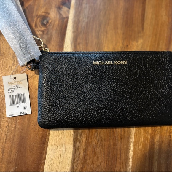 Michael Kors Black Leather Wristlet - New w Tags - Picture 2 of 2